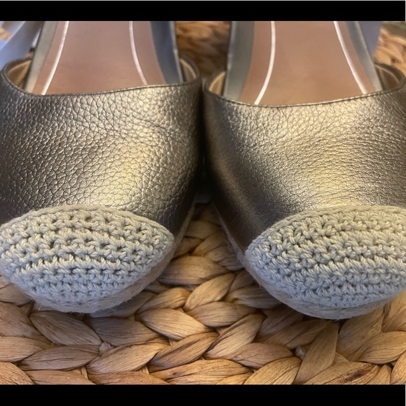Vionic Espadrille Wedges - Picture 1 of 4